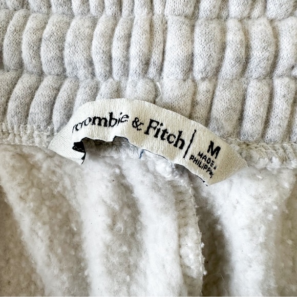 Abercrombie bundle crop top and shorts - Picture 6 of 10